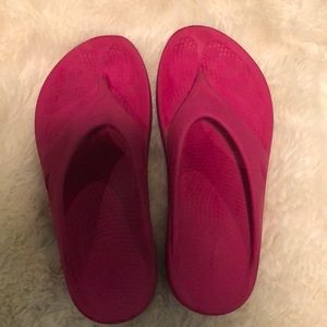 Pink OOFOS flip-flops Ooriginal